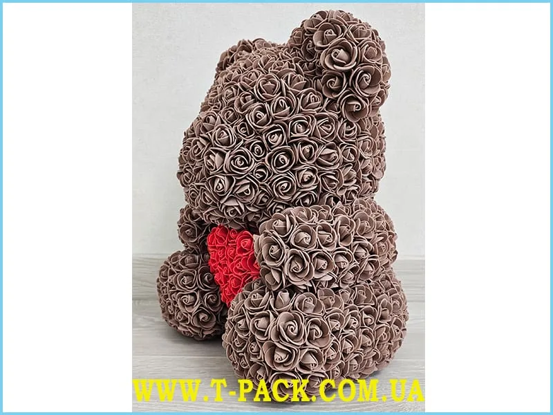 Мишка из роз коричневый
