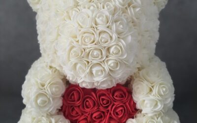 Bear with roses: an elegant accessory