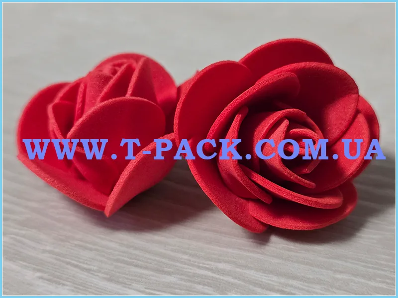 Червоні штучні троянди